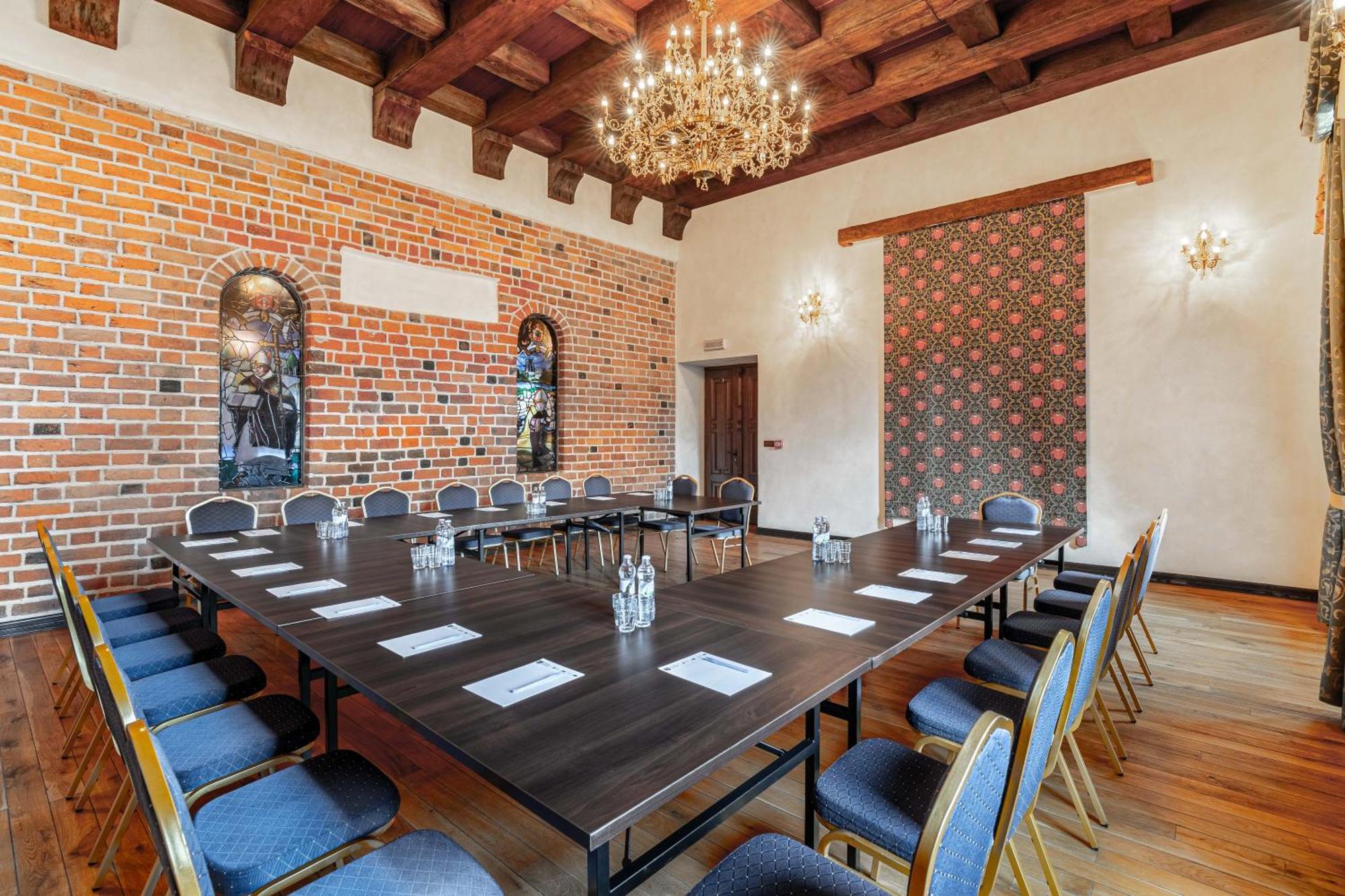Aparthotel Zamek Uniejów Extérieur photo