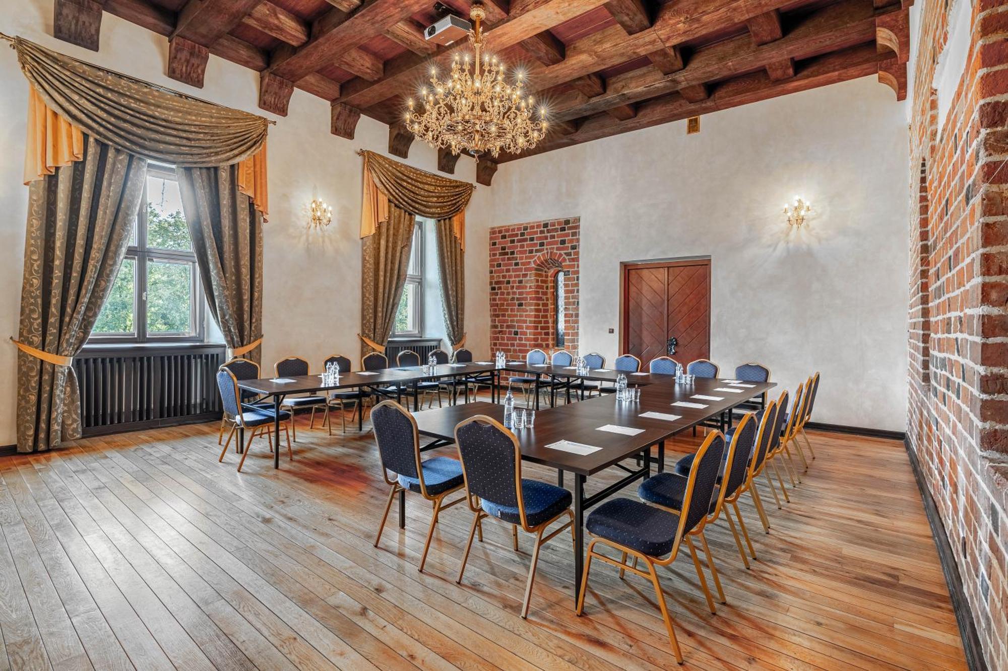 Aparthotel Zamek Uniejów Extérieur photo