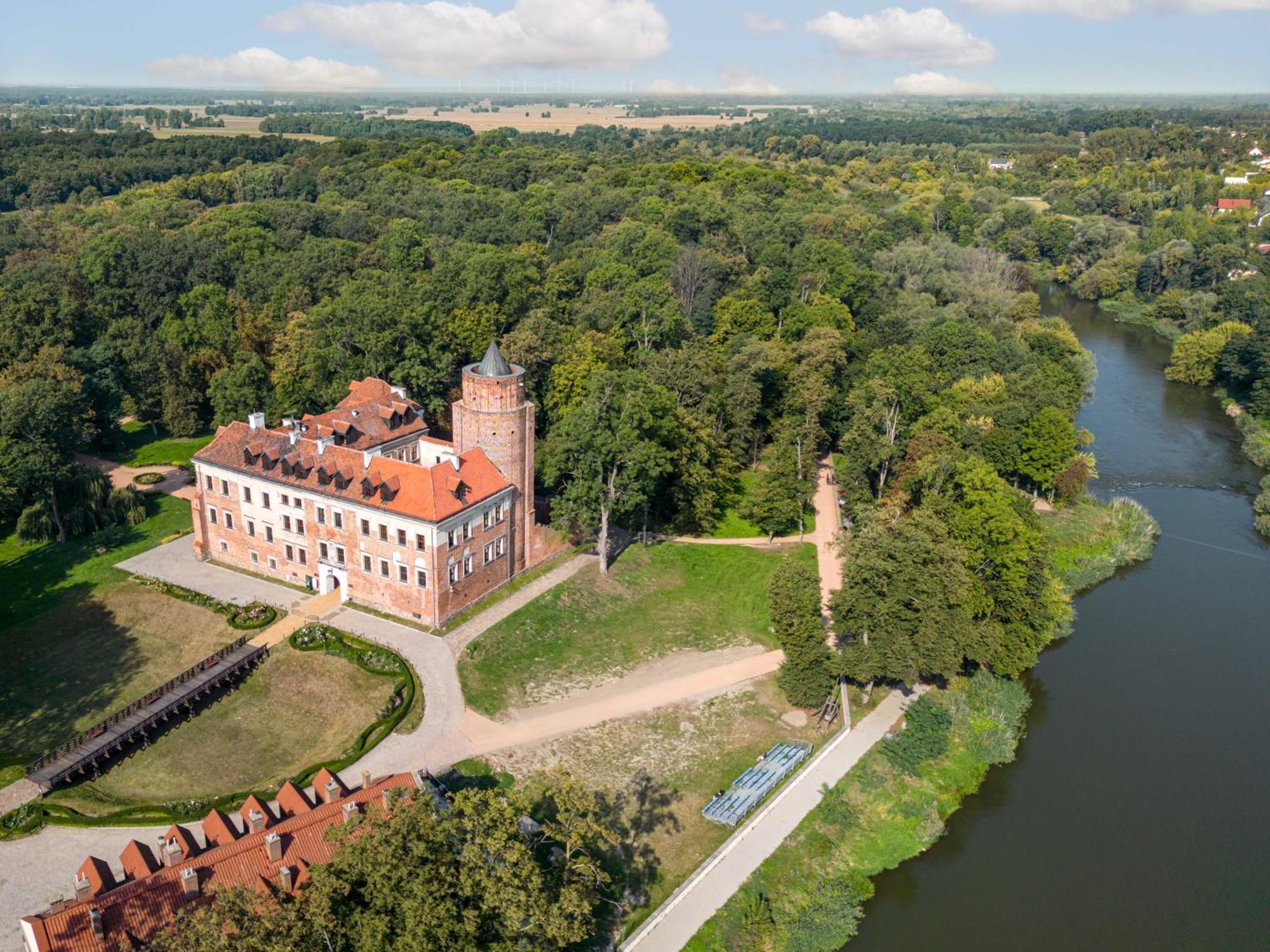 Aparthotel Zamek Uniejów Extérieur photo